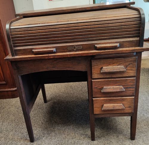 AN ANTIQUE OAK ROLL TOP DESK AND CHAIR - ADDITIONAL PHOTO 6