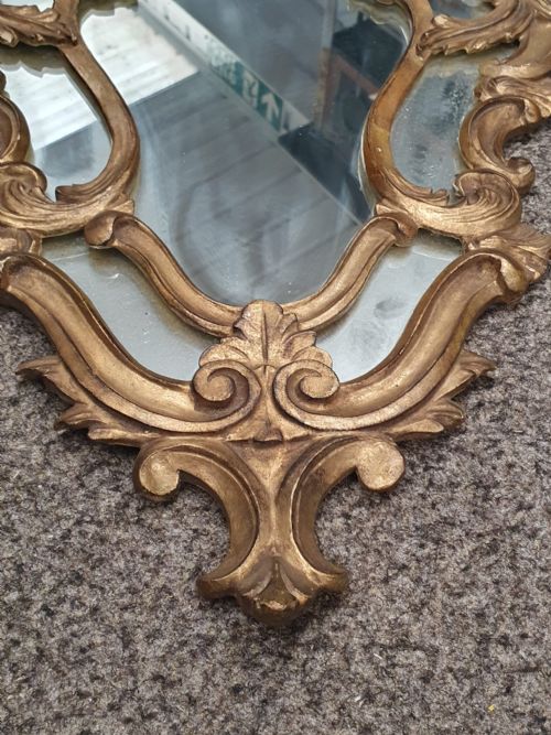 AN ANTIQUE PAIR OF ITALIAN CARVED GILTWOOD MIRRORS - ADDITIONAL PHOTO 4