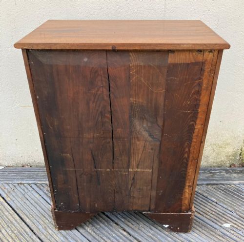 A QUALITY ANTIQUE MAHOGANY CHEST OF DRAWERSOF BEDSIDE SIZE - ADDITIONAL PHOTO 3