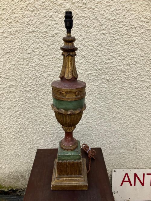 A LARGE AND IMPRESIVE ANTIQUE CLASSICAL PAINTED WOOD HARROD'S TABLE LAMP - ADDITIONAL PHOTO 2