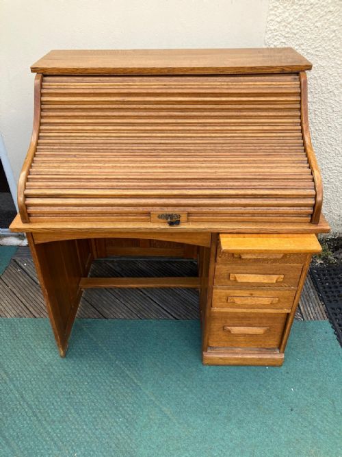 an antique golden oak roll top desk - CATEGORY: ANTIQUE DESKS - DATED 1900