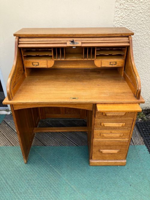 AN ANTIQUE GOLDEN OAK ROLL TOP DESK - ADDITIONAL PHOTO 3