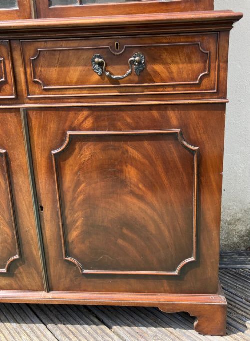 ANTIQUE MAHOGANY BOOKCASE IN THE GEORGE III STYLE - ADDITIONAL PHOTO 2