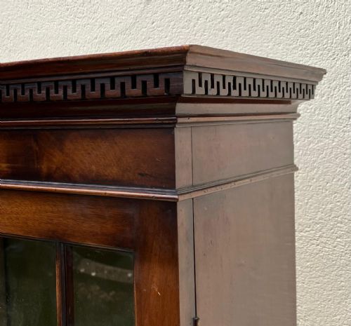 ANTIQUE MAHOGANY BOOKCASE IN THE GEORGE III STYLE - ADDITIONAL PHOTO 8