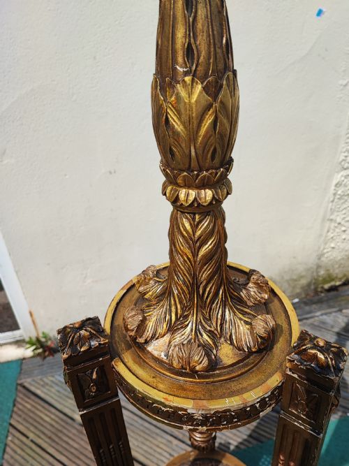 AN ANTIQUE FRENCH CARVED GILTWOOD STANDARD LAMP - ADDITIONAL PHOTO 1