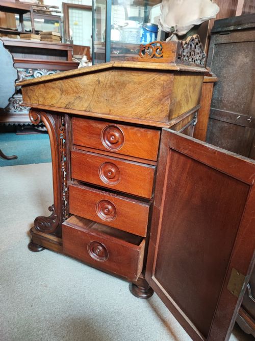 A QUALITY VICTORIAN BURR WALNUT DAVENPORT - ADDITIONAL PHOTO 4