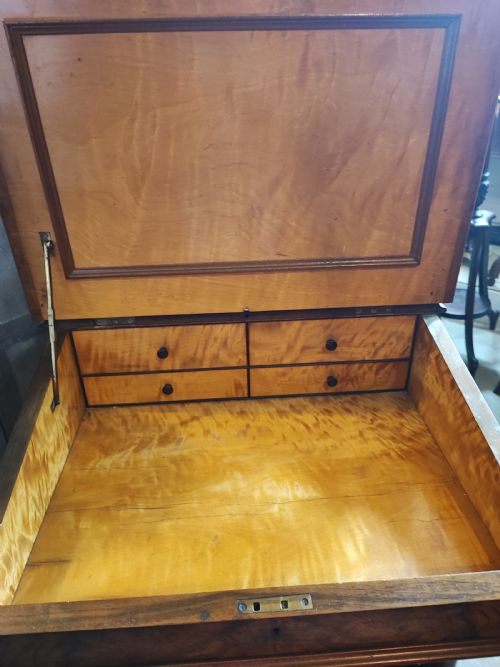 A QUALITY VICTORIAN BURR WALNUT DAVENPORT - ADDITIONAL PHOTO 5