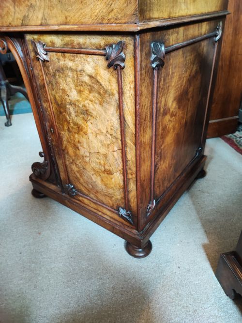 A QUALITY VICTORIAN BURR WALNUT DAVENPORT - ADDITIONAL PHOTO 7