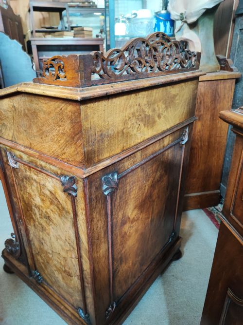 A QUALITY VICTORIAN BURR WALNUT DAVENPORT - ADDITIONAL PHOTO 8