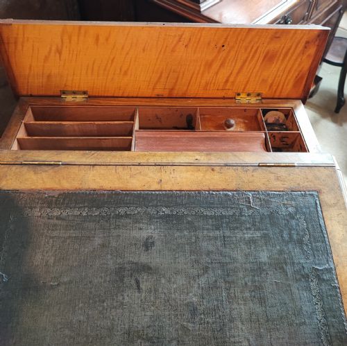 A QUALITY VICTORIAN BURR WALNUT DAVENPORT - ADDITIONAL PHOTO 13