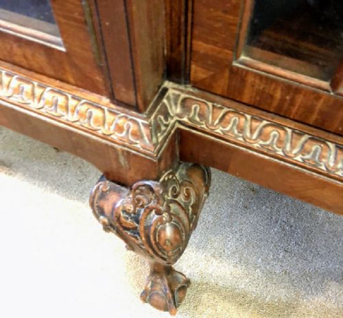 ANTIQUE CARVED MAHOGANY BREAK FRONT BOOKCASEIN THE GEORGE III STYLE - ADDITIONAL PHOTO 6