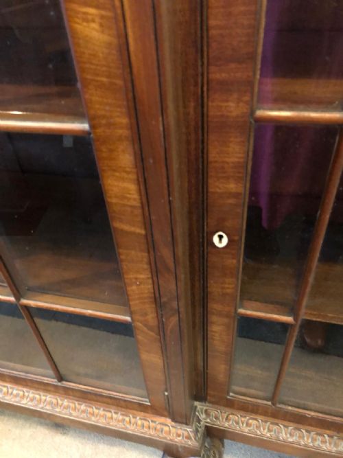 ANTIQUE CARVED MAHOGANY BREAK FRONT BOOKCASEIN THE GEORGE III STYLE - ADDITIONAL PHOTO 9