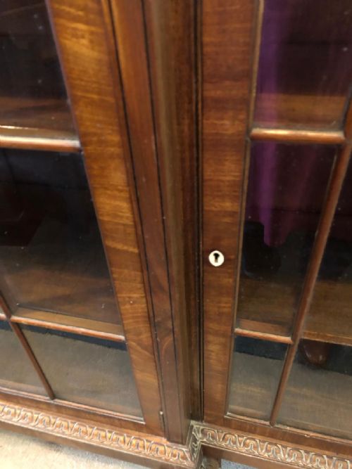 ANTIQUE CARVED MAHOGANY BREAK FRONT BOOKCASEIN THE GEORGE III STYLE - ADDITIONAL PHOTO 10