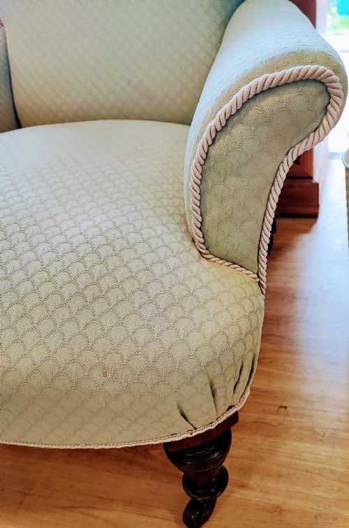 ANTIQUE UPHOLSTERED ARMCHAIR - ADDITIONAL PHOTO 5