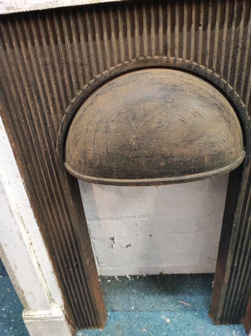 A VICTORIAN CAST IRON FIRE SURROUND - ADDITIONAL PHOTO 12