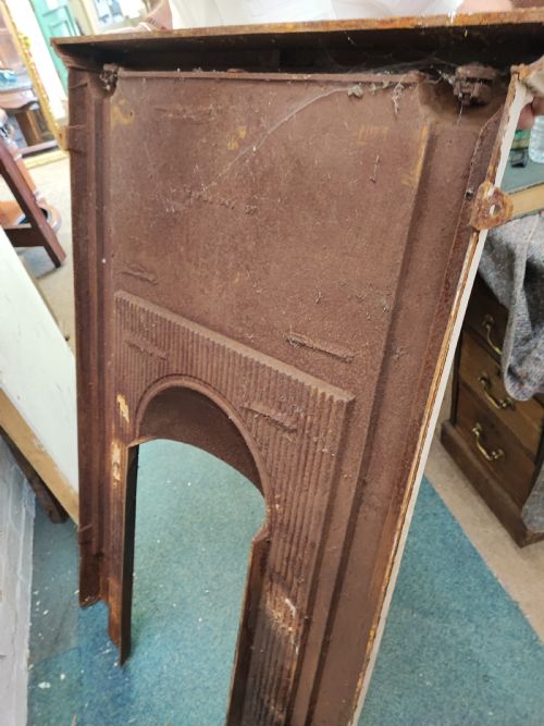 A VICTORIAN CAST IRON FIRE SURROUND - ADDITIONAL PHOTO 14