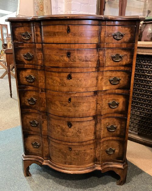 quality antique walnut serpentine chest of drawers - CATEGORY: ANTIQUE CHEST OF DRAWERS - DATED 1900