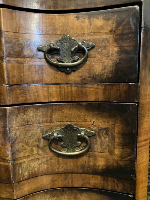 QUALITY ANTIQUE WALNUT SERPENTINE CHEST OF DRAWERS - ADDITIONAL PHOTO 3