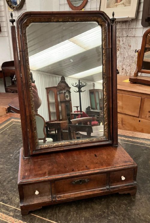 AN EARLY GEORGIAN WALNUT DRESSING MIRROR - ADDITIONAL PHOTO 1