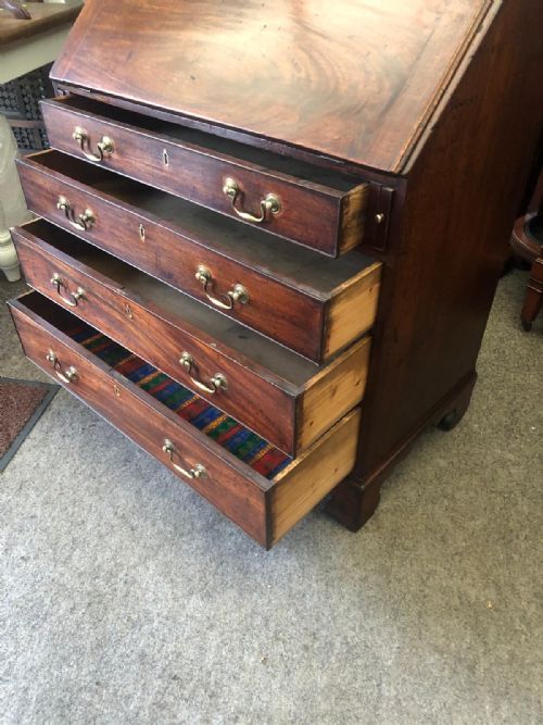 GEORGIAN MAHOGANY BUREAU - ADDITIONAL PHOTO 3