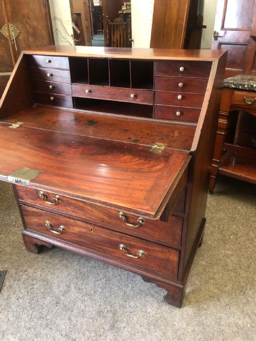 GEORGIAN MAHOGANY BUREAU - ADDITIONAL PHOTO 5