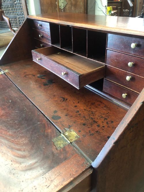 GEORGIAN MAHOGANY BUREAU - ADDITIONAL PHOTO 11
