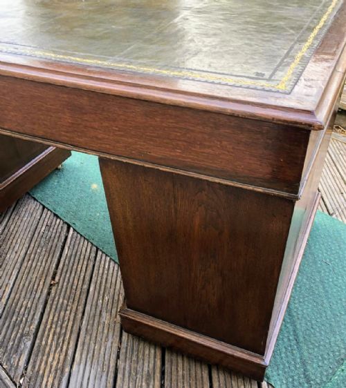 VICTORIAN OAK DESK OF LARGE PROPORTION - ADDITIONAL PHOTO 1