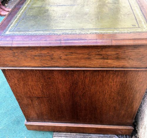 VICTORIAN OAK DESK OF LARGE PROPORTION - ADDITIONAL PHOTO 3