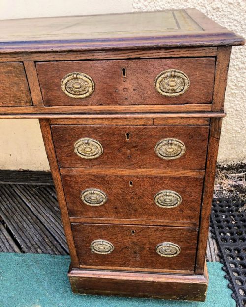 VICTORIAN OAK DESK OF LARGE PROPORTION - ADDITIONAL PHOTO 7