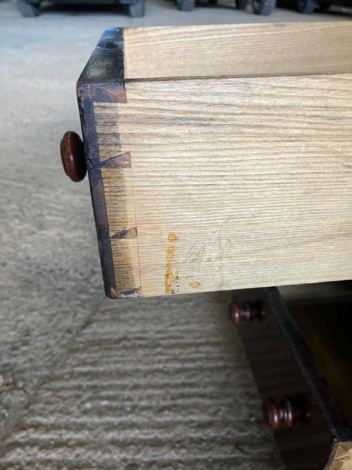 A QUALITY ANTIQUE MAHOGANY DESK - ADDITIONAL PHOTO 1