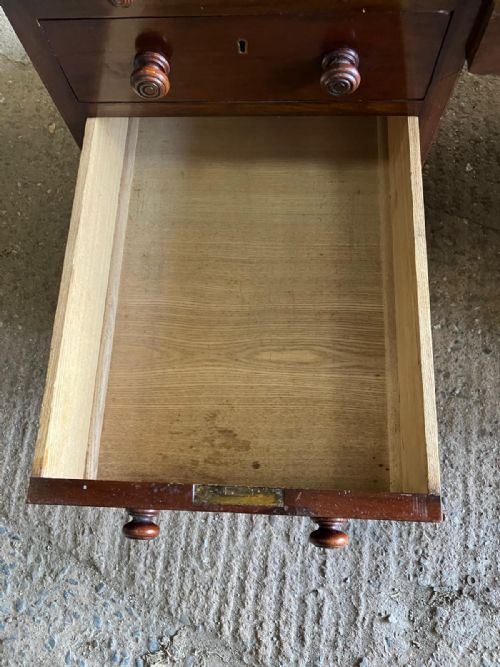 A QUALITY ANTIQUE MAHOGANY DESK - ADDITIONAL PHOTO 2