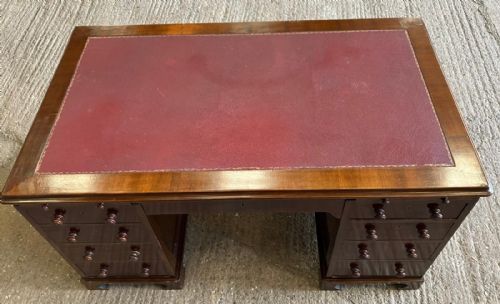 A QUALITY ANTIQUE MAHOGANY DESK - ADDITIONAL PHOTO 5