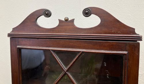 CHARMING REGENCY MAHOGANY HANGING WALL CABINET - ADDITIONAL PHOTO 7