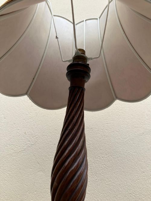A QUALITY 19C MAHOGANY TABLE LAMP WITH SHADE - ADDITIONAL PHOTO 1