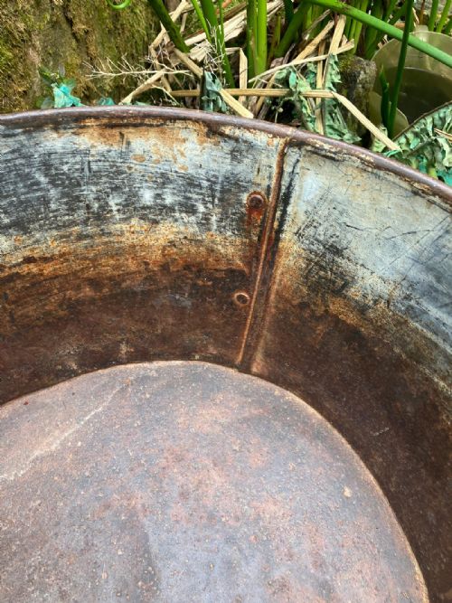 AN ANTIQUE MATCHED PAIR OF ZINK AND IRON BATH PLANTERS - ADDITIONAL PHOTO 1