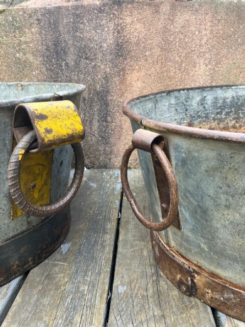 AN ANTIQUE MATCHED PAIR OF ZINK AND IRON BATH PLANTERS - ADDITIONAL PHOTO 3