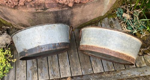 AN ANTIQUE MATCHED PAIR OF ZINK AND IRON BATH PLANTERS - ADDITIONAL PHOTO 4
