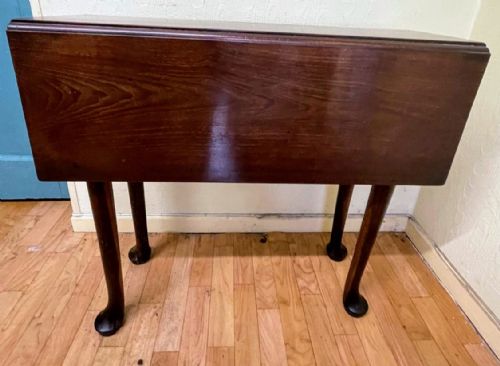 a georgian mahogany tea or side table - CATEGORY: ANTIQUE TABLES - DATED GEORGIAN