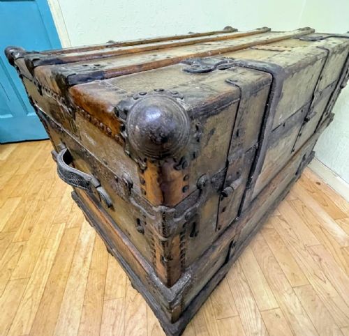 ANTIQUE AMERICAN STAGECOACH AND SHIPPING TRUNK - ADDITIONAL PHOTO 12
