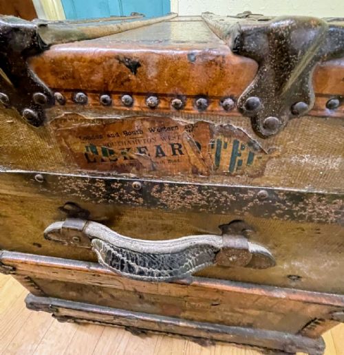 ANTIQUE AMERICAN STAGECOACH AND SHIPPING TRUNK - ADDITIONAL PHOTO 13