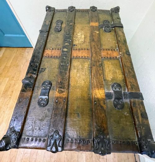 ANTIQUE AMERICAN STAGECOACH AND SHIPPING TRUNK - ADDITIONAL PHOTO 14