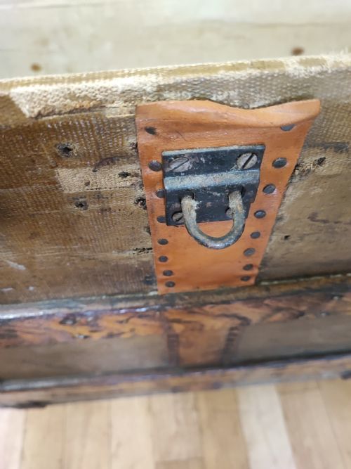 ANTIQUE AMERICAN STAGECOACH AND SHIPPING TRUNK - ADDITIONAL PHOTO 10