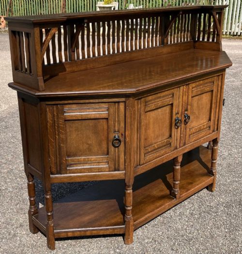A STUNNING LIBERTY OF LONDON ART'S AND CRAFTS OAK SIDEBOARD - ADDITIONAL PHOTO 3
