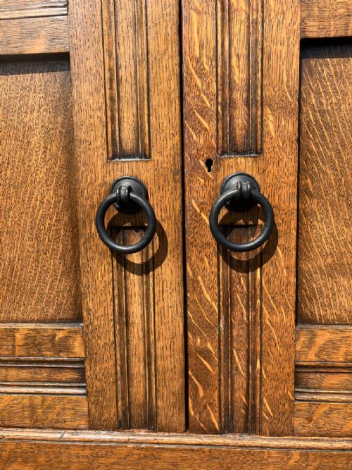 A STUNNING LIBERTY OF LONDON ART'S AND CRAFTS OAK SIDEBOARD - ADDITIONAL PHOTO 4