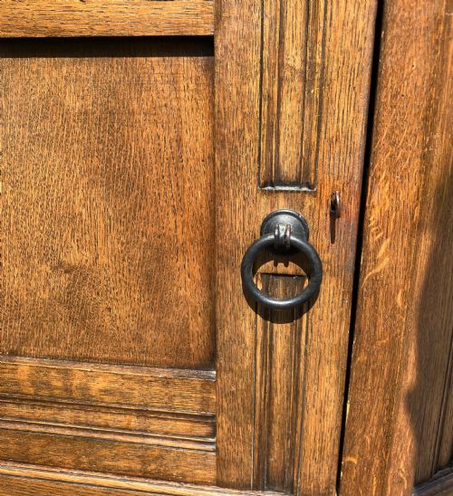 A STUNNING LIBERTY OF LONDON ART'S AND CRAFTS OAK SIDEBOARD - ADDITIONAL PHOTO 5