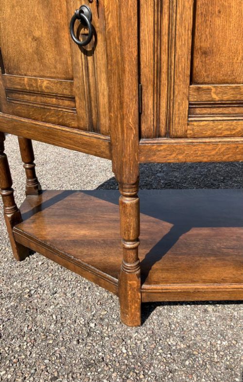 A STUNNING LIBERTY OF LONDON ART'S AND CRAFTS OAK SIDEBOARD - ADDITIONAL PHOTO 6
