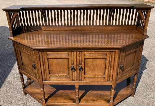 A STUNNING LIBERTY OF LONDON ART'S AND CRAFTS OAK SIDEBOARD - ADDITIONAL PHOTO 7