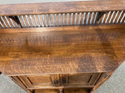 A STUNNING LIBERTY OF LONDON ART'S AND CRAFTS OAK SIDEBOARD - ADDITIONAL PHOTO 9