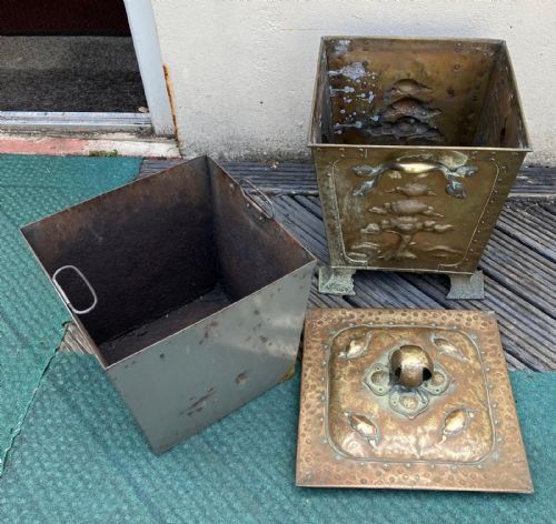 ART'S AND CRAFTS RIVETED BRASS COAL OR LOG BIN - ADDITIONAL PHOTO 2