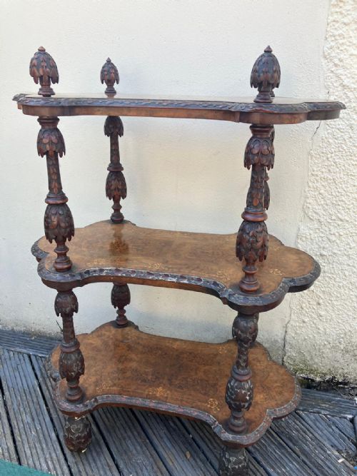 A FINE AND RARE VICTORIAN IRISH SHAMROCK CARVED BURR WALNUT WHATNOT - ADDITIONAL PHOTO 4